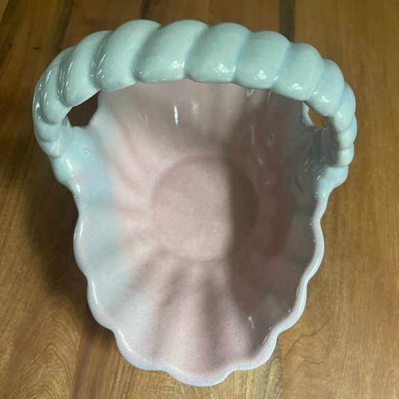 Vintage Gonder Ceramic Arts Large Pottery Fruit Basket Pink Blue L19 MINT - Picture 2 of 8